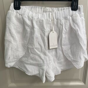 BNWT sz M/L HANDLOOM MIA shorts